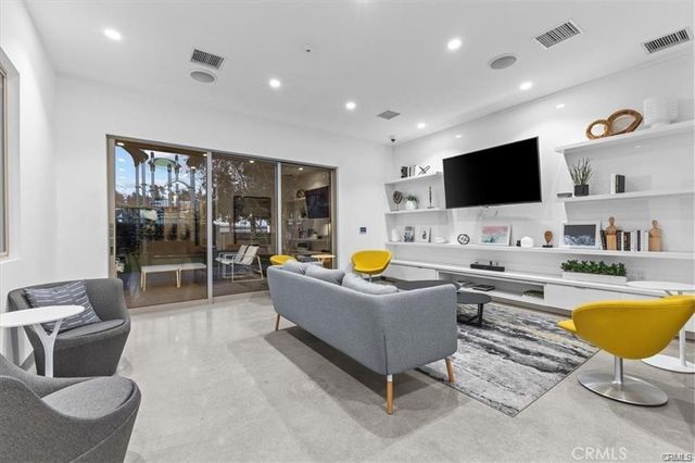 302 Placemark, Irvine, CA 92614