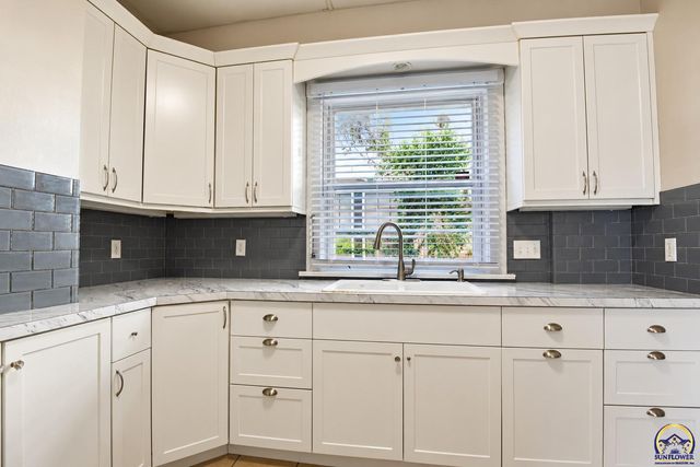 1184 SW Garfield AVE, Topeka, KS 66604