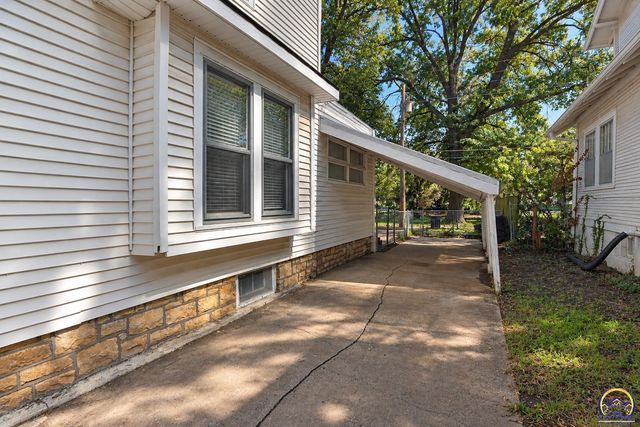 1184 SW Garfield AVE, Topeka, KS 66604