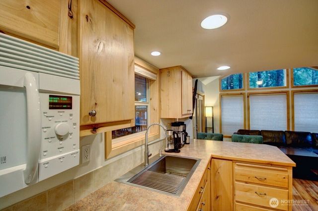 183 Big River Boulevard E, Deming, WA 98244