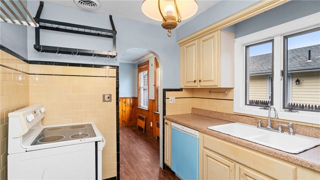 160 Canton Street, Providence, RI 02908