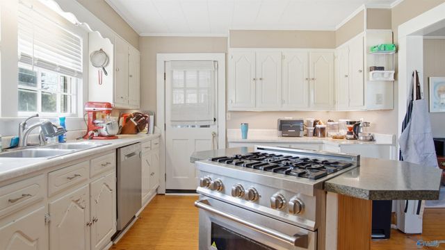 1800 Railroad Street SW, Hartselle, AL 35640