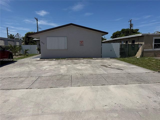 732 SW 6th St 732, Dania Beach, FL 33004