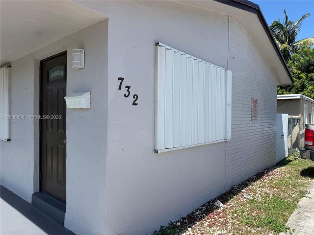 732 SW 6th St 732, Dania Beach, FL 33004