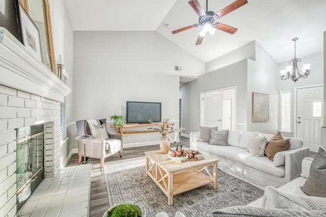 9882 N Meridian Avenue, Fresno, CA 93720