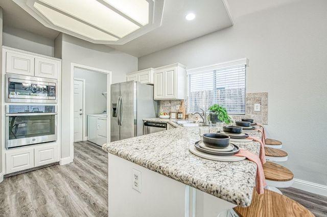 9882 N Meridian Avenue, Fresno, CA 93720