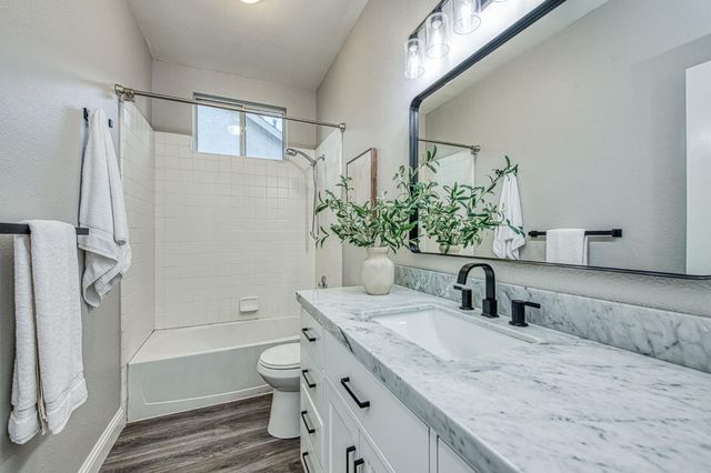 9882 N Meridian Avenue, Fresno, CA 93720