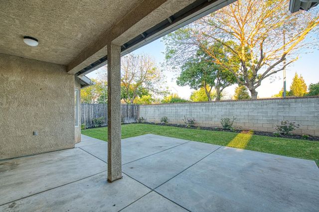 9882 N Meridian Avenue, Fresno, CA 93720