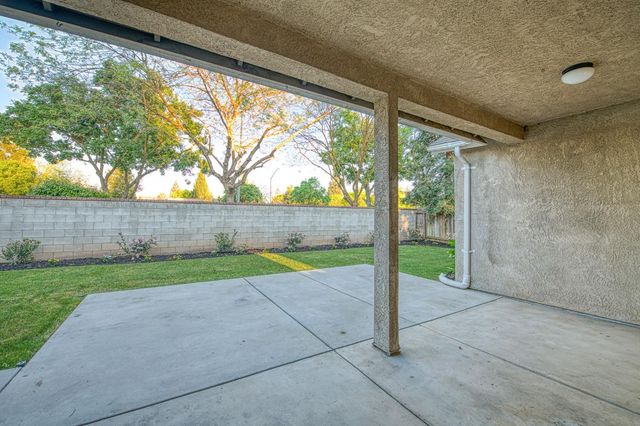 9882 N Meridian Avenue, Fresno, CA 93720