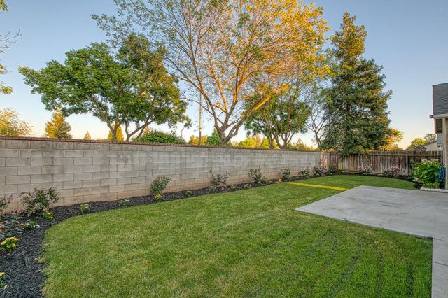 9882 N Meridian Avenue, Fresno, CA 93720