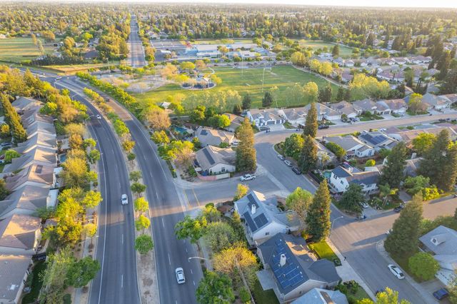 9882 N Meridian Avenue, Fresno, CA 93720