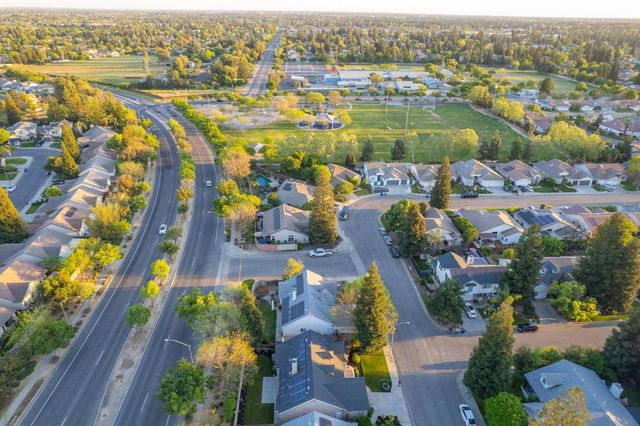 9882 N Meridian Avenue, Fresno, CA 93720