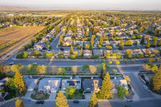 9882 N Meridian Avenue, Fresno, CA 93720