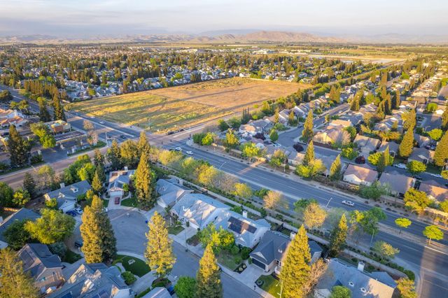 9882 N Meridian Avenue, Fresno, CA 93720