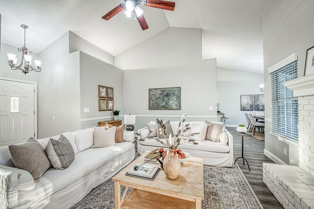 9882 N Meridian Avenue, Fresno, CA 93720