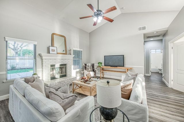 9882 N Meridian Avenue, Fresno, CA 93720