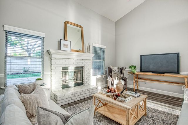 9882 N Meridian Avenue, Fresno, CA 93720