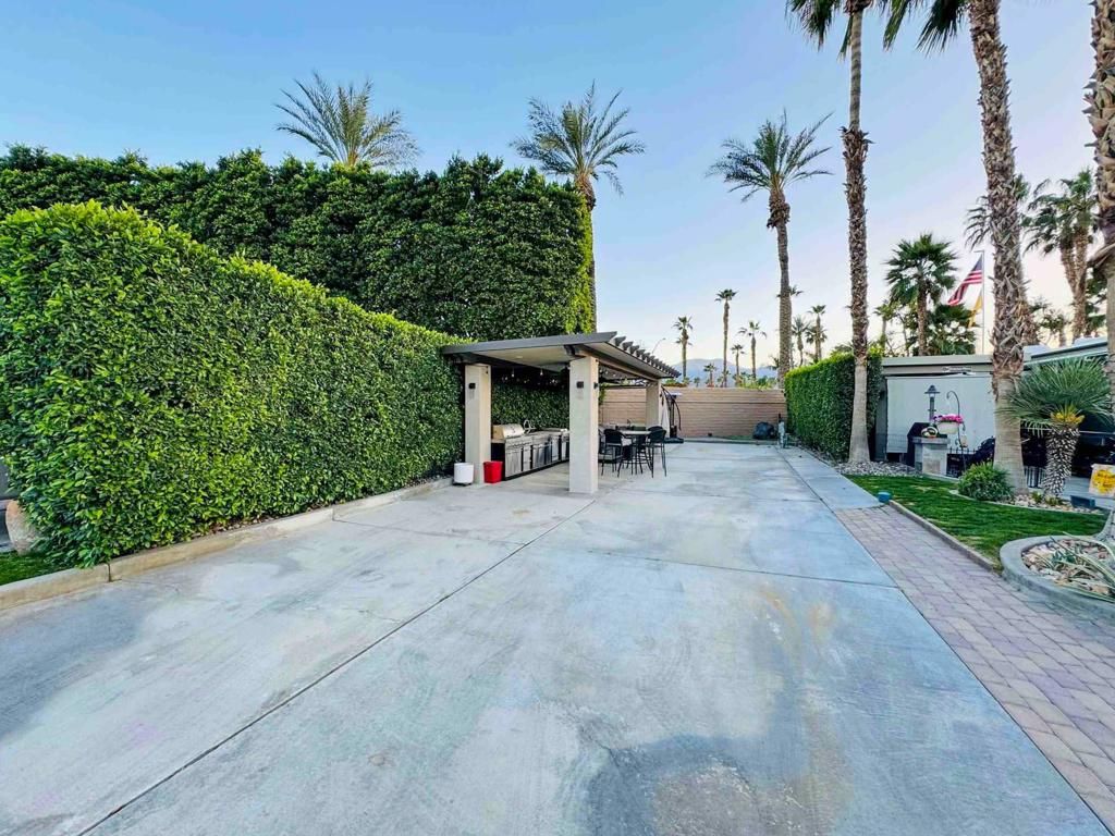 Image 5 of property listing at 80394 Avenue 48 123, Indio, CA 92201