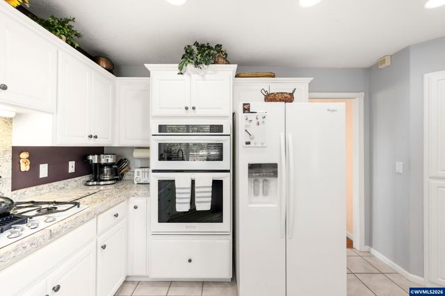 1827 Mousebird Av NW, Salem, OR 97304