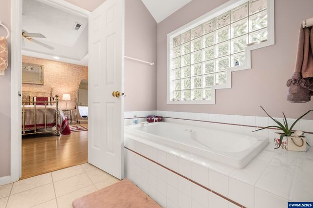 1827 Mousebird Av NW, Salem, OR 97304