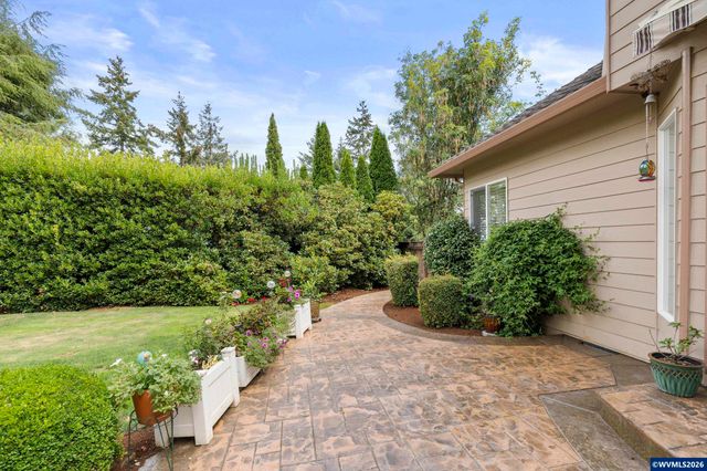 1827 Mousebird Av NW, Salem, OR 97304