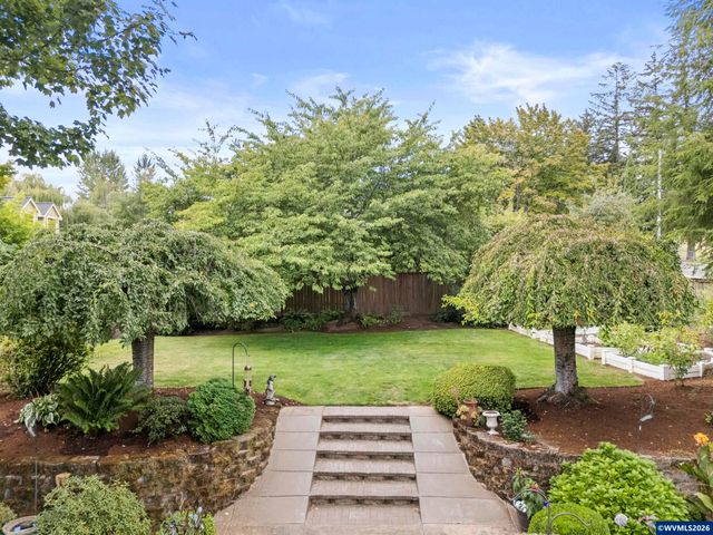 1827 Mousebird Av NW, Salem, OR 97304