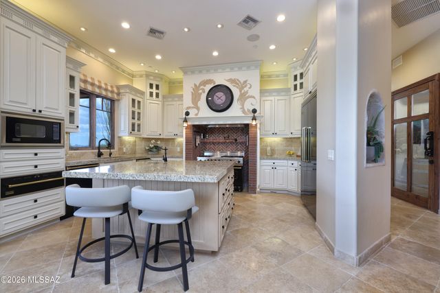 14153 N Blazing Canyon Place, Oro Valley, AZ 85755