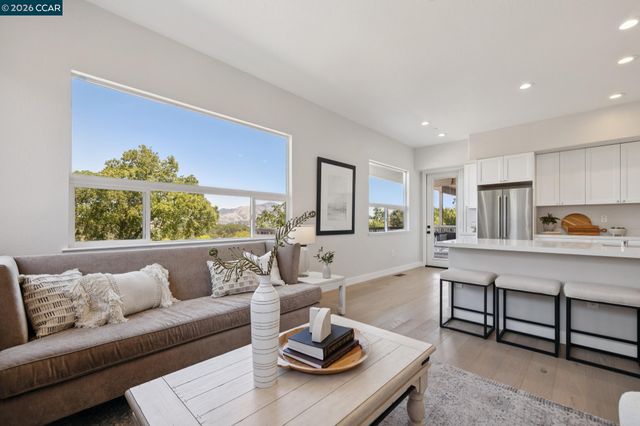 568 High Eagle Ct, Walnut Creek, CA 94595