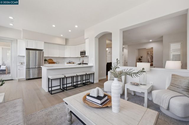 568 High Eagle Ct, Walnut Creek, CA 94595