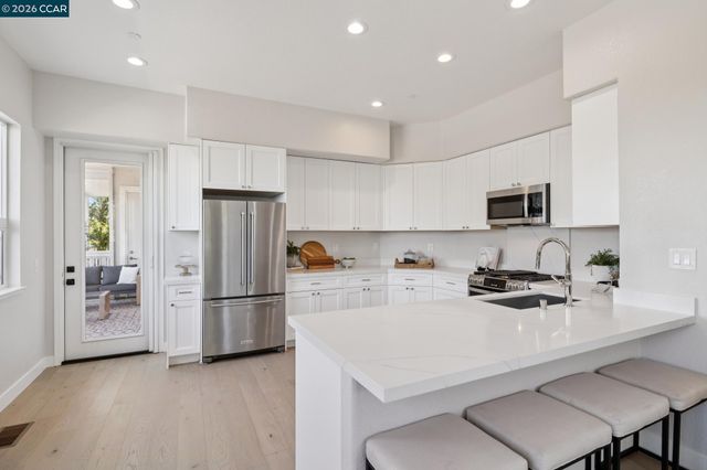 568 High Eagle Ct, Walnut Creek, CA 94595