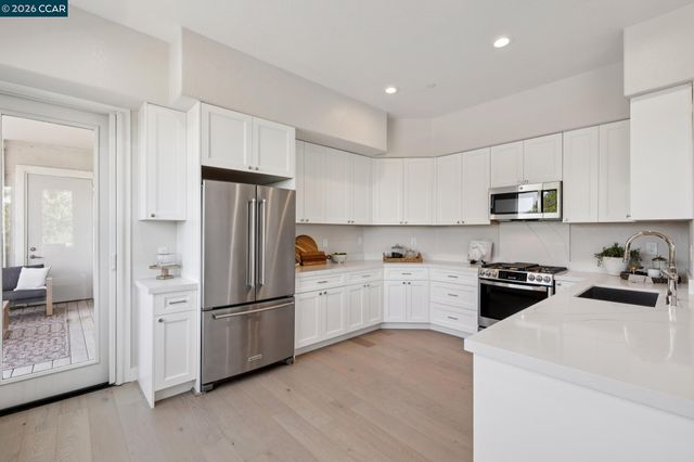 568 High Eagle Ct, Walnut Creek, CA 94595