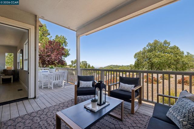 568 High Eagle Ct, Walnut Creek, CA 94595