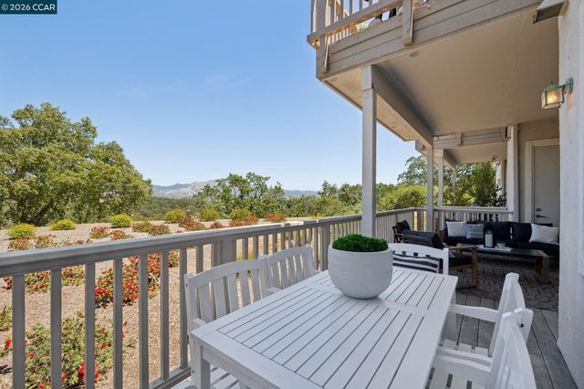 568 High Eagle Ct, Walnut Creek, CA 94595
