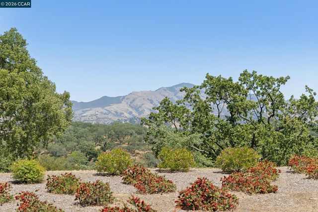 568 High Eagle Ct, Walnut Creek, CA 94595