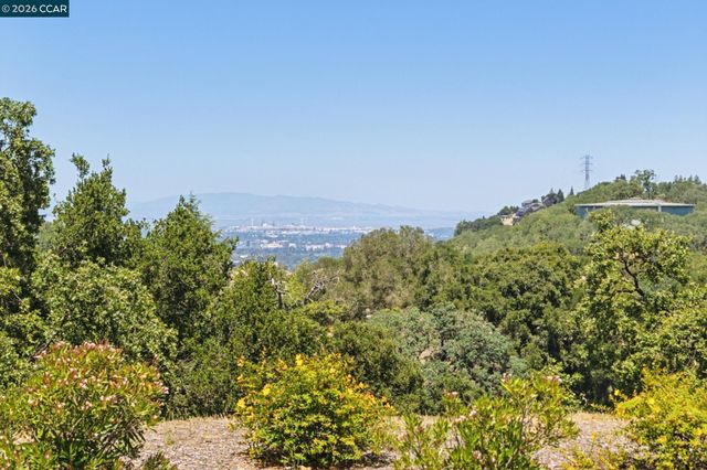 568 High Eagle Ct, Walnut Creek, CA 94595