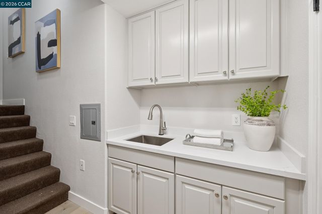 568 High Eagle Ct, Walnut Creek, CA 94595