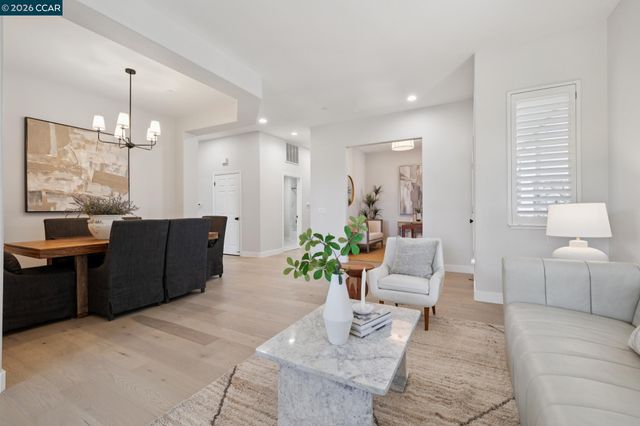 568 High Eagle Ct, Walnut Creek, CA 94595