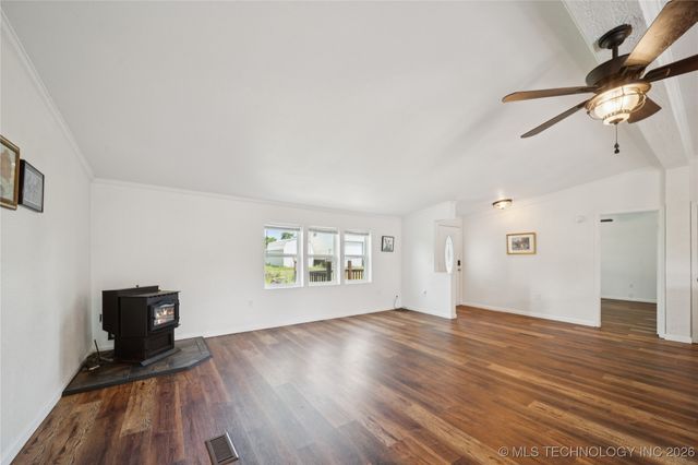 104500 S 4095 Road, Henryetta, OK 74437