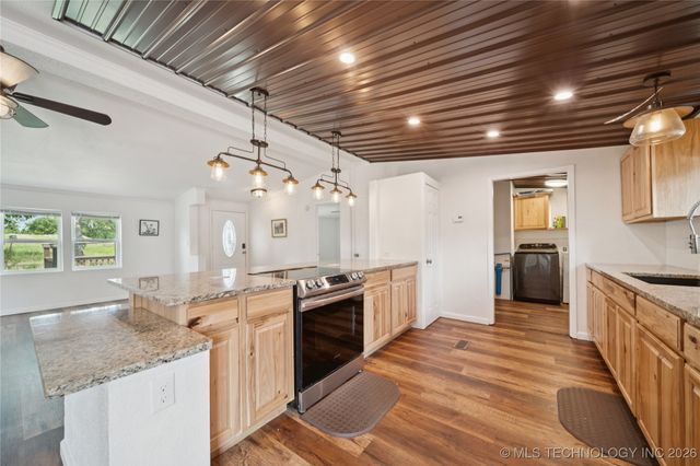 104500 S 4095 Road, Henryetta, OK 74437