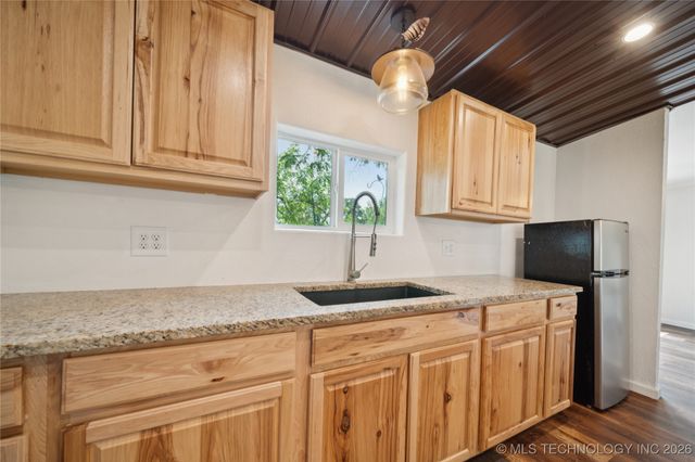 104500 S 4095 Road, Henryetta, OK 74437