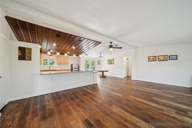 104500 S 4095 Road, Henryetta, OK 74437