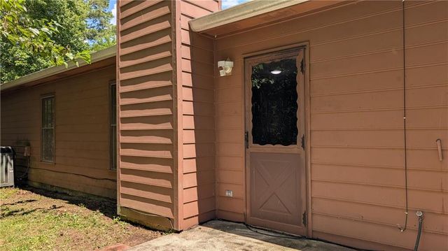 585 Wayside Drive, Lawrenceville, GA 30046