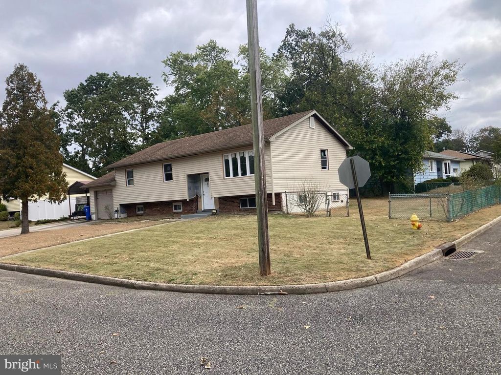 18 RAILROAD ST, Browns Mills, NJ 08015