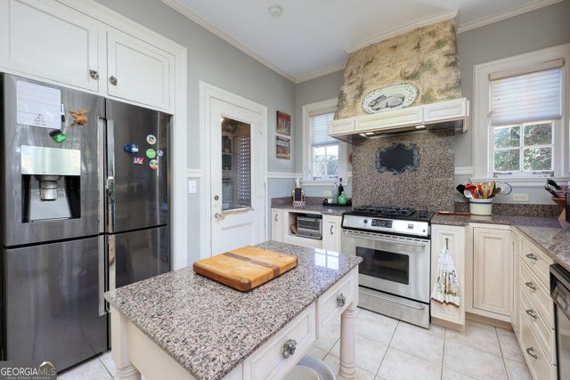 1007 4th Avenue, West Point, GA 31833