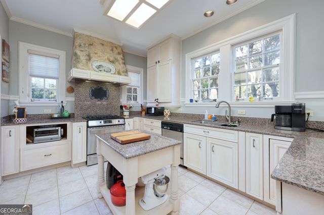 1007 4th Avenue, West Point, GA 31833