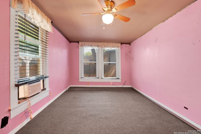 425 Essex, San Antonio, TX 78210