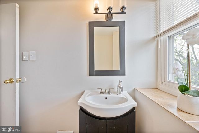 3225 RYERSON CIR, Baltimore, MD 21227