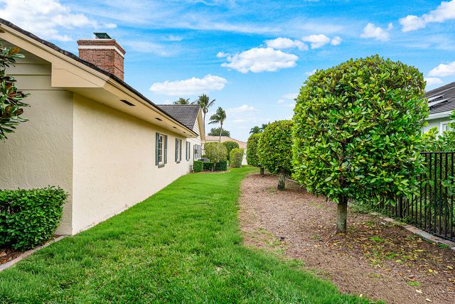 420 Muirfield Drive, Atlantis, FL 33462