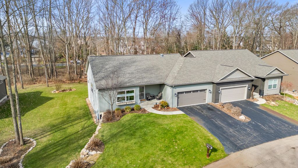 9456 Sassafras Trail, Portage, MI 49002