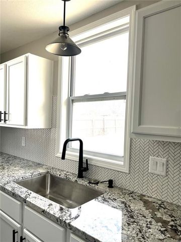 731 S Poplar Street, Ottawa, KS 66067